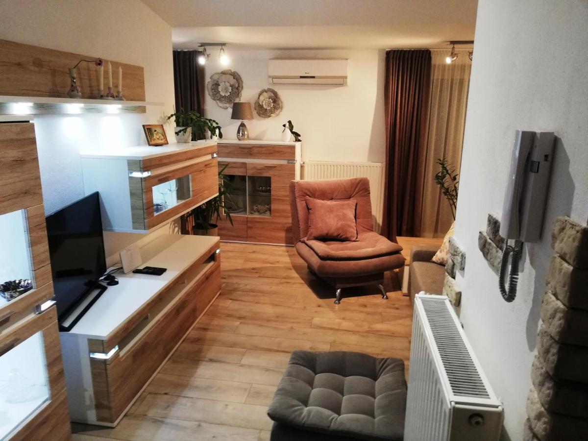 Galeria Stastie Apartment เซเนซ ภายนอก รูปภาพ